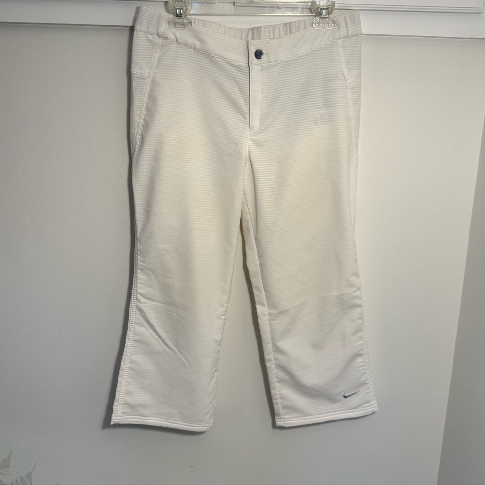 Nike Women's Cream Cropped Performance Capris